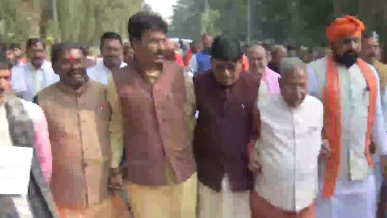 Bihar: जहरीली शराब से हुई मौतों पर गरमाई राजनीति, बीजेपी नेताओं ने किया विरोध प्रदर्शन