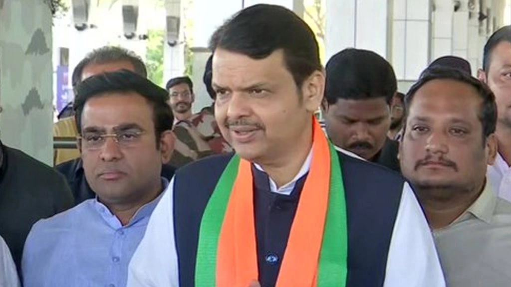 महाराष्ट्र के उपमुख्यमंत्री देवेंद्र फडणवीस की पत्नी ने सरकारी बंगले में रिकॉर्ड की ‘रील’ : राकांपा