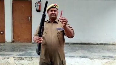 Fact Check: नली के रास्ते रायफल में गोली डालने के VIDEO का यूपी पुलिस ने किया खंडन, बंदूक की बताई पूरी सच्चाई