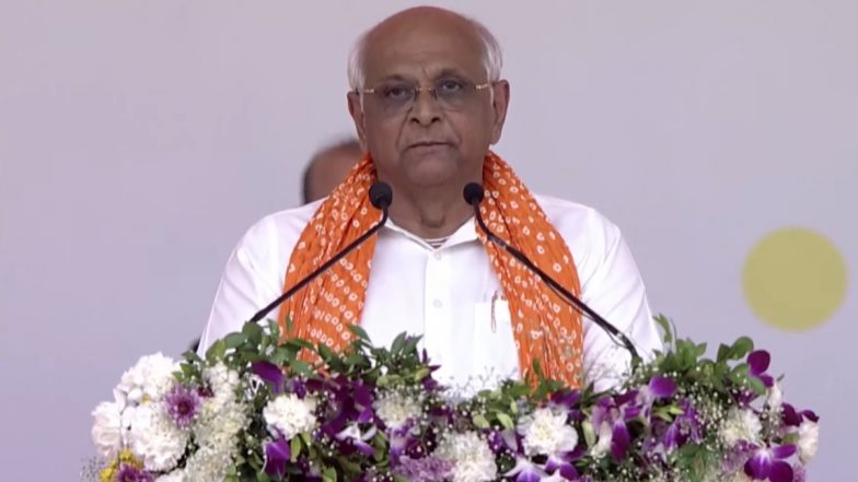 Bhupendra Patel Take Oath: लगातार दूसरी बार गुजरात के मुख्यमंत्री बने भूपेंद्र पटेल, PM मोदी समेत कई दिग्गजों के सामने ली शपथ