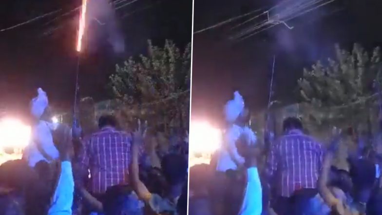 Maharashtra: कोल्हापुर में दूल्हे ने अपनी बारात में की हर्ष फायरिंग, हैरान करने वाला वीडियो हुआ वायरल (Watch Video)