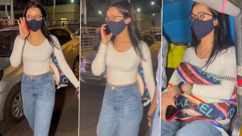 Shraddha Kapoor Takes An Auto Ride: श्रद्धा कपूर ने की ऑटो की सवारी, यूजर्स बोले - महंगाई की मार (Watch Video)