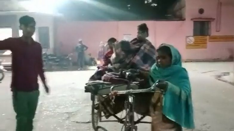 UP: रायबरेली में स्वास्थ्य व्यवस्था की खुली पोल, पति को रिक्शे पर लादकर अस्पताल पहुंची महिला (Watch Video)