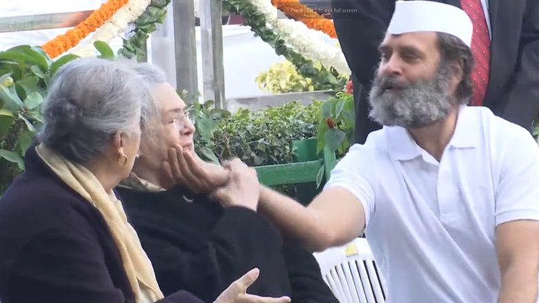 मां सोनिया गांधी के साथ राहुल गांधी के प्यार भले पल, गाल पकड़ कर दुलार करते आए नजर (Watch Video)