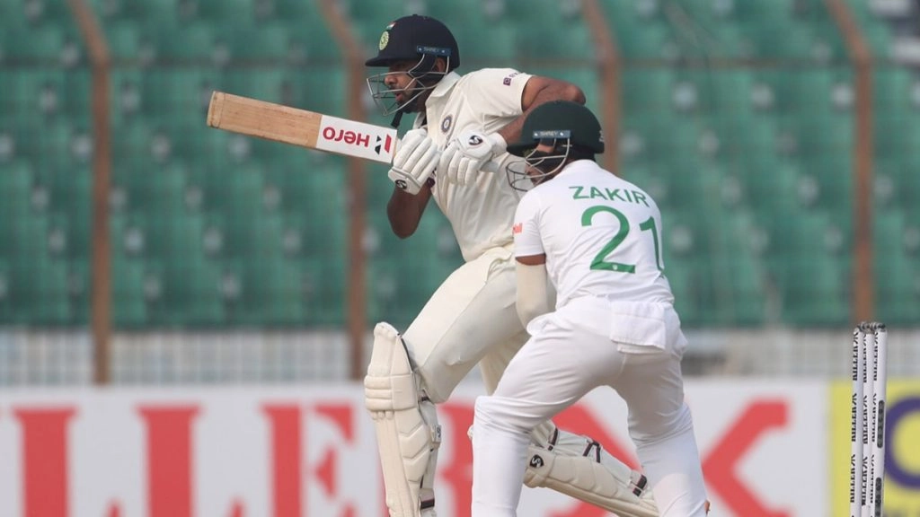 भारत के स्टार स्पिनर आर अश्विन ने दूसरे टेस्ट मैच में बल्ले और गेंद दोनों से शानदार प्रदर्शन किया