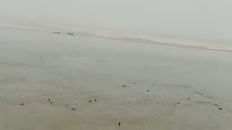 Boat Overturned in Patna: बिहार में गंगा नदी में समाई नाव, 7 लापता, VIDEO में जान बचाते नजर आए लोग