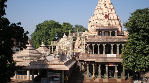 Mobile Ban in Mahakaleshwar Temple: उज्जैन के महाकालेश्वर मंदिर में आज से मोबाइल ले जाना बंद, लोग अब नहीं बना पाएंगे रील