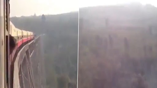 Video: खाई के अंदर बने संकरे से ब्रिज से गुजर रही ट्रेन का क्लिप वायरल, देखें रोएं खड़े कर देने वाला वीडियो