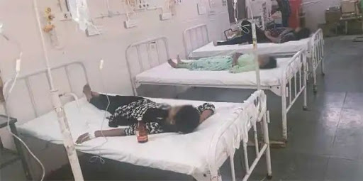 Ananthapuram Kasturbha Vidyalaya Food Poisoning: आंध्रप्रदेश में जहरीला खाना खाने से लगभग 80 छात्र बीमार, अस्पताल में कराया गया भर्ती