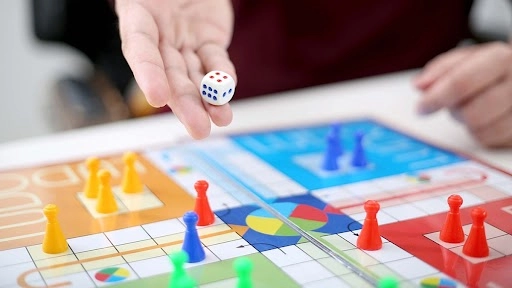 जुए की लत से ग्रसित महिला ने पैसे खत्म होने के बाद लूडो में खुद को लगाया दांव पर, मकान मालिक से हारी