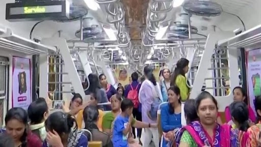 भारत में पुरुषों की तुलना में अधिक महिलाएं काम पर जाती हैं: विश्व बैंक की रिपोर्ट