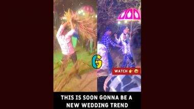 Funny Dance: एक दूसरे पर सूखी घास फेंक कर मस्ती करते हुए लड़कों का क्लिप वायरल, वीडियो देख हंसी से लोट पोट लोग