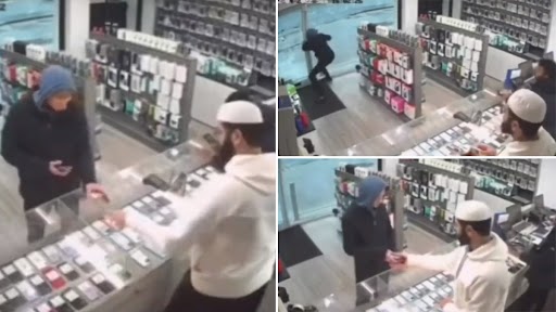 Viral Video: दुकान से स्मार्टफोन लेकर भाग रहा था चोर, उसके बाद हुआ कुछ ऐसा...देखें वीडियो