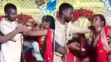 Dulha Dulhan Fight: स्टेज पर दूल्हा दुल्हन के बीच हुई जमकर मार कुटाई, नोचे एक दूसरे के बाल, देखें वीडियो