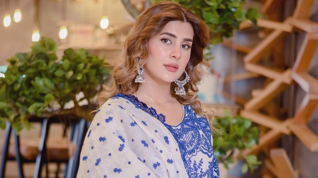 पाकिस्तान की शीर्ष मॉडल और अभिनेत्रियों' के पूर्व जनरलों के साथ अवैध संबंध का दावा