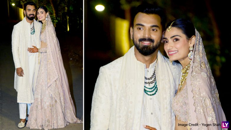 Athiya Shetty and KL Rahul are Married: शादी के बाद मीडिया के सामने आथिया शेट्टी-केएल राहुल ने दिए पोज (Watch Video)