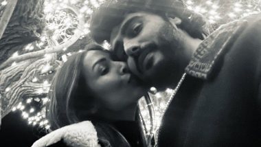 Malaika Arora ने 2023 के पहले दिन Arjun Kapoor को Kiss करते हुए पोस्ट की रोमांटिक Photo