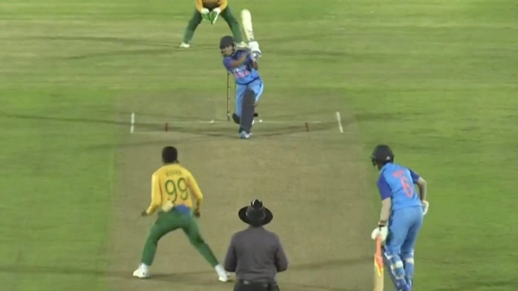 अमनजोत ने 17 वर्ष की आयु में बतौर गेंदबाज कोच नागेश गुप्ता के मार्गदर्शन में ट्रेनिंग करना शुरू किया