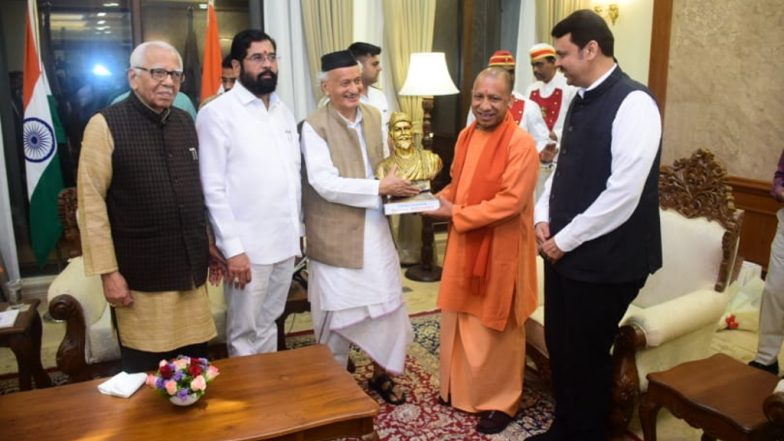 CM Yogi in Mumbai: सीएम योगी ने मुंबई में महाराष्ट्र के गवर्नर से की मुलाकात, एकनाथ शिंदे-फडणवीस भी रहें मौजूद