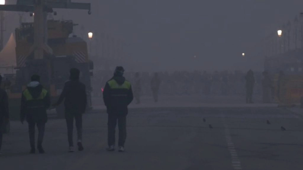 Weather Update: दिल्ली में भीषण ठंड, 1.4 डिग्री तापमान में ठिठुरी राजधानी 