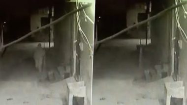 Ghost Caught on CCTV: अलीगढ़ की संकरी गली में दिखी रहस्यमय आकृति, कैमरे में कैद भूत का वीडियो हुआ वायरल