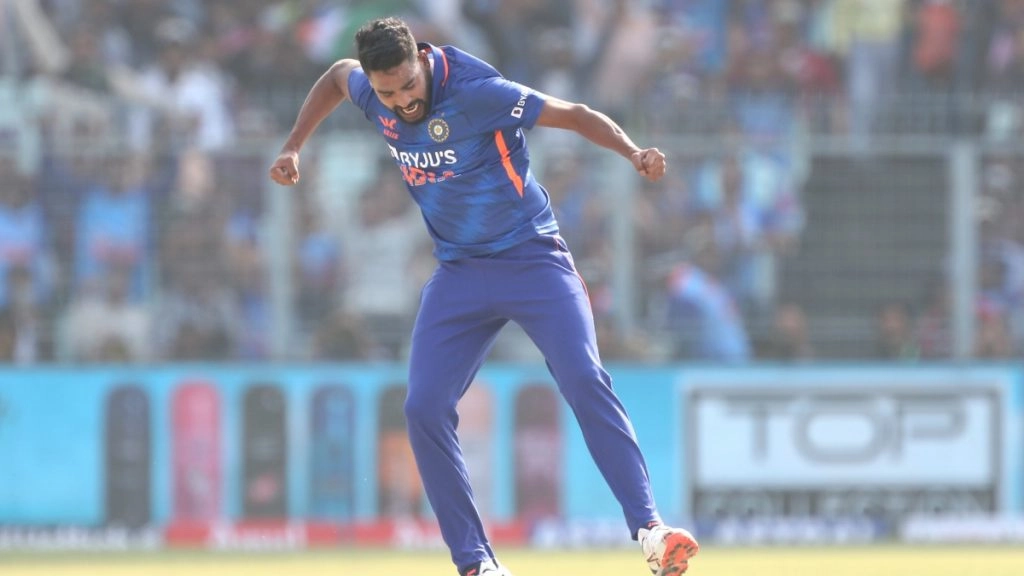 सिराज ने चाइनामैन कुलदीप यादव को एक वेब स्पिन करने और श्रीलंकाई बल्लेबाजों को बीच के ओवरों में 10 ओवरों में 3/51 लेने का श्रेय दिया