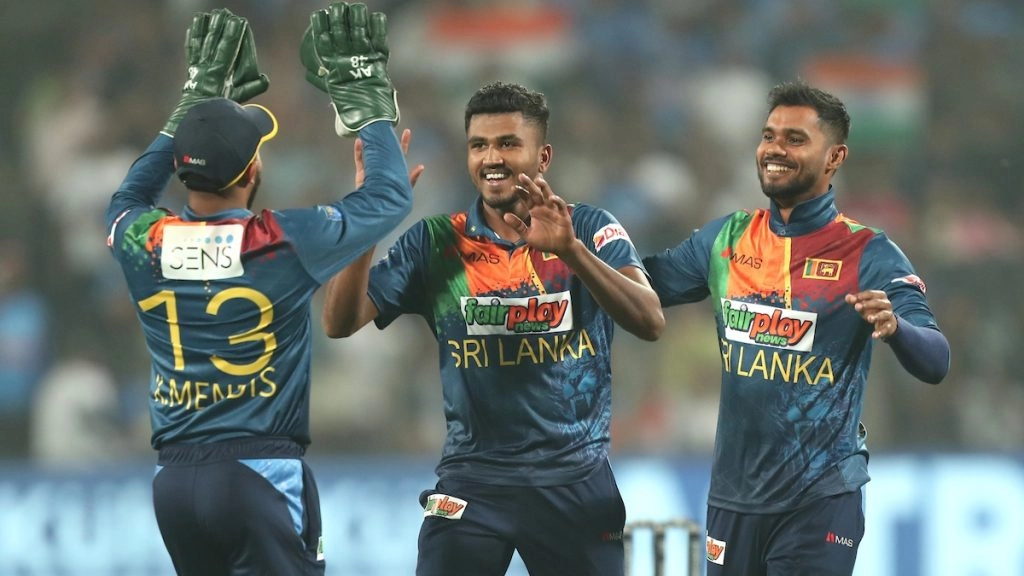 युजवेंद्र चहल ने नौवें ओवर में कुसल मेंडिस को पगबाधा करके इस साझेदारी को तोड़ा