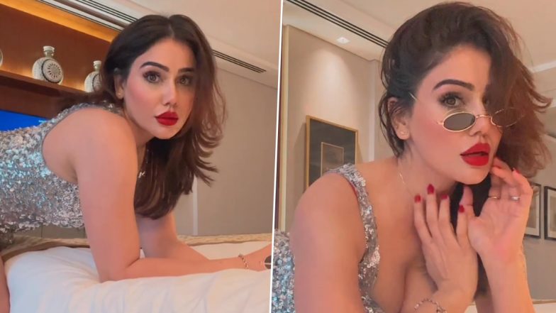 Ullu App की वेब सीरीज में काम कर चुकी Kangna Sharma ने सिल्वर बॉडीकॉन ड्रेस पहन लगाया बोल्डनेस का तड़का (Watch Video)