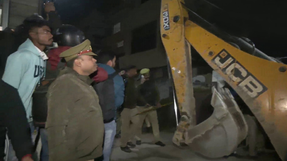 Lucknow Building Collapses: यूपी के लखनऊ में बिल्डिंग गिरी, 3 शव बरामद,  रेस्क्यू ऑपरेशन जारी | 🇮🇳 LatestLY हिन्दी