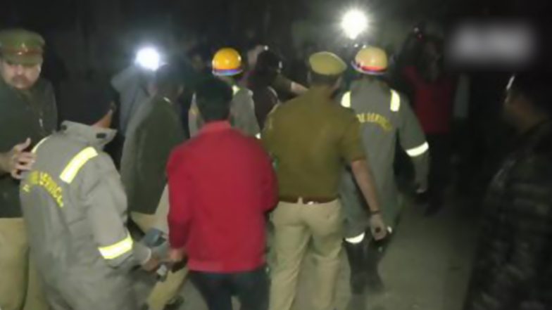 UP Building Collapse: यूपी के लखनऊ में बहुमंजिला आवासीय इमारत गिरी, 3 की मौत, रेस्क्यू ऑपरेशन जारी- Video