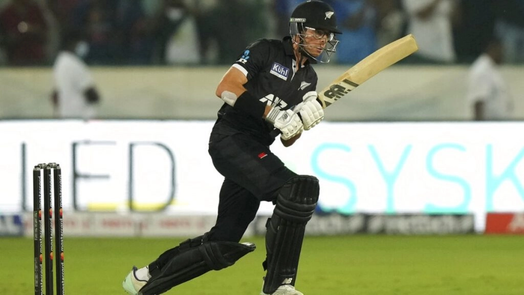 ब्रेसवेल ने 78 गेंदों में 12 चौकों और 10 छक्कों की मदद से 140 रन की तूफानी पारी खेली