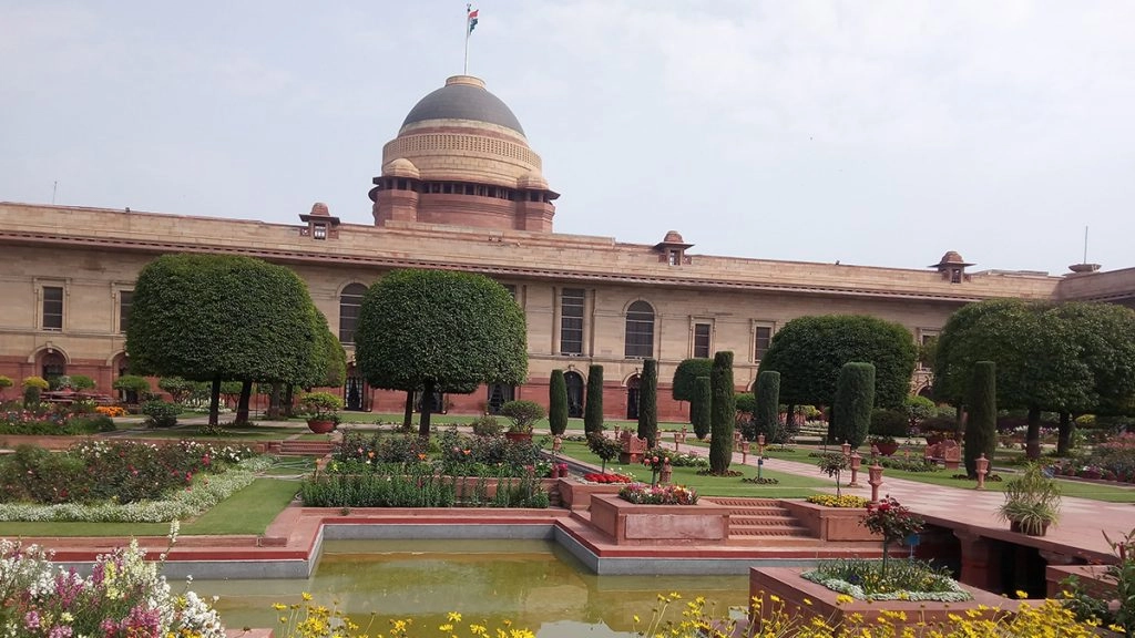  राष्ट्रपति भवन के मुगल गार्डन का नाम बदला, अब अमृत उद्यान  के नाम से जाना जाएगा