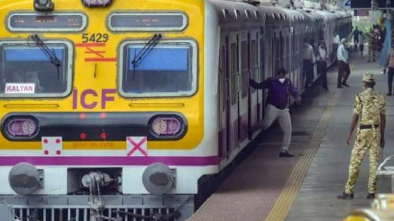 Mumbai Local Train Update: पटरियों पर पानी भरने के कारण लोकल ट्रेन सर्विस प्रभावित, रेलवे ने शेयर किया अपडेट