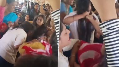 Fight in Mumbai Local Train: लोकल ट्रेन में आपस में भिड़ी महिलाएं, एक-दूसरे पर बरसाए थप्पड़, बाल भी खींचे- Watch Viral Video