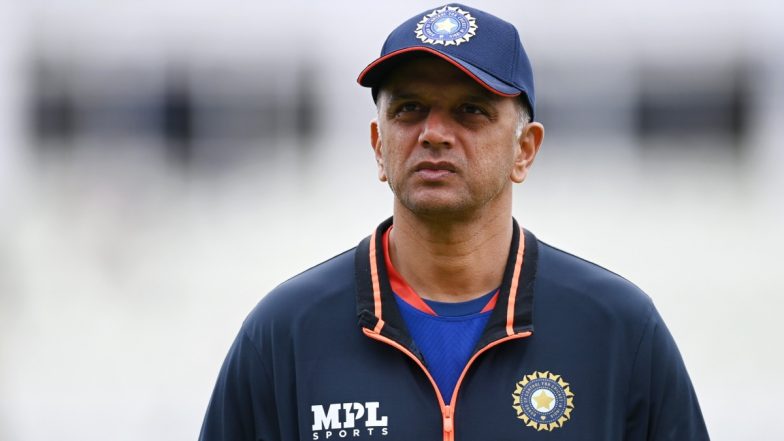 IND vs SL 3rd T20: टीम इंडिया को लगा तगड़ा झटका, हेड कोच राहुल द्रविड़ की तबीयत बिगड़ी; चेकअप के लिए बेंगलुरु रवाना