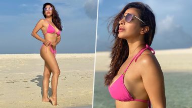 Sophie Choudry ने पिंक बिकनी पहन दिराया किनारे लगाई आग, सिंगर की हॉटनेस देख यूजर्स हुए घायल (View Pics)