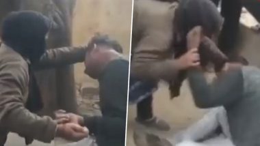 Video: यूपी के कानपुर में युवक को छात्रा से छेड़खानी करना पड़ा भारी, बीच सड़क पर लड़की मां ने जमकर पीटा