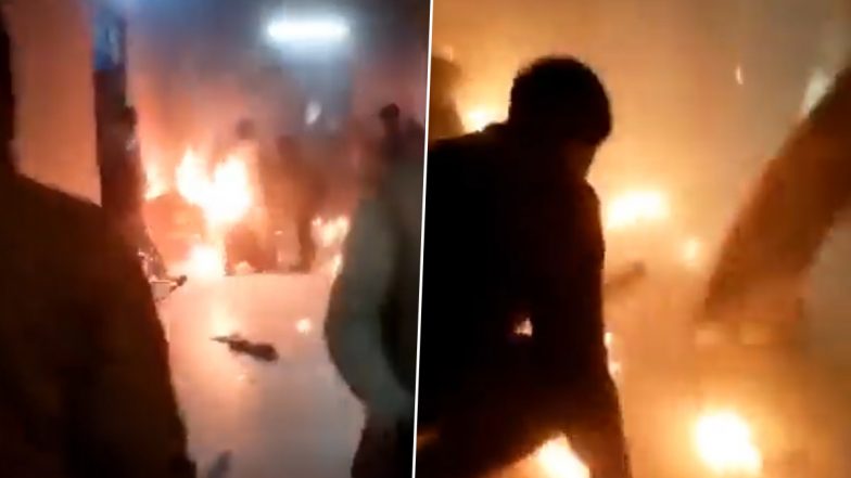 Uttar Pradesh Shocker: बाराबंकी में तहसीलदार और बीजेपी नेता से परेशान होकर शख्स ने खुद को लगाई आग; वीडियो हुआ वायरल
