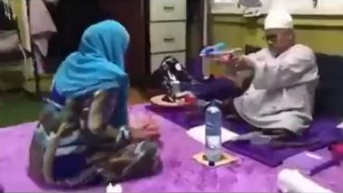 खिलौने वाली बंदूक से महिला का भूत भगाता दिखा बाबा, Viral Video देख अपनी हंसी कंट्रोल नहीं कर पाएंगे आप