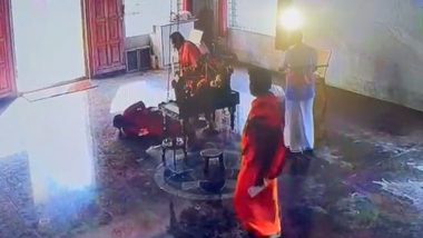 Shocking Video: मंदिर में हैवानियत! महिला को पहले लात से मारा, कई थप्पड़ जड़ें, फिर बाल पकड़कर घसीटा