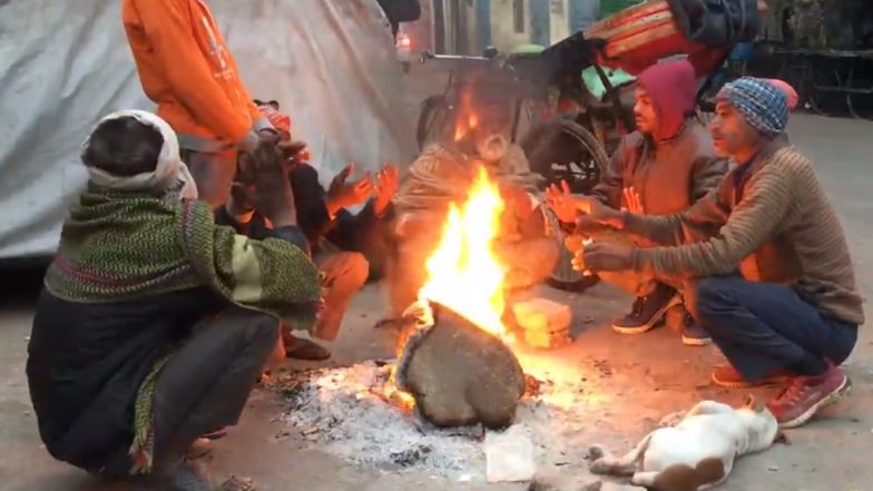 कानपुर में भीषण ठंड, शीतलहर के बीच लोगों को आग का सहारा (Watch Video)