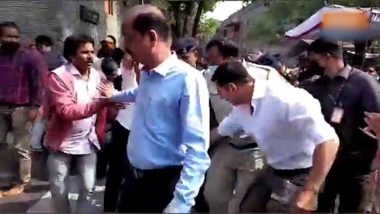 VIDEO: शिरडी में Akshay Kumar के सामने अचानक गिरा शख्स, इसके बाद एक्टर ने जो किया वो दिल छू लेगा...