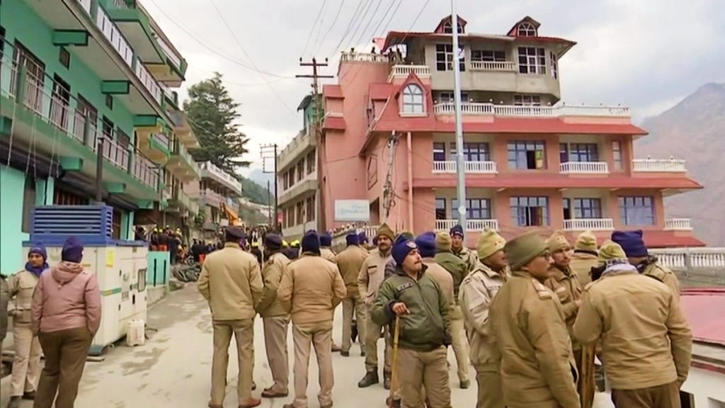 जोशीमठ से औली शिफ्ट हो सकती है सेना, फॉरवर्ड पोस्ट पहुंचने में परेशानी नहीं- सेनाध्यक्ष