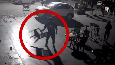 VIDEO: नोएडा में पार्किंग को लेकर बवाल, मारपीट के बाद दुकान में तोड़फोड़, जमकर चले लात-घूसे