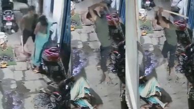 VIDEO: वाराणसी में बुजुर्ग मौसी को लाठी-डंडों से पीटकर किया अधमरा, CCTV फुटेज आया सामने