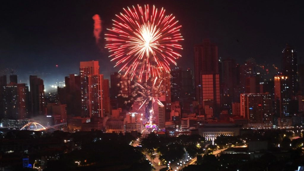 नए साल पर दुनिया भर में हुई आतिशबाजी, VIDEO में देखिए शानदार नजारा