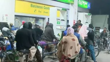 Pakistan Economic Crisis: कीमतों में बढ़ोतरी के डर से पाकिस्तान में पेट्रोल पंपों पर लंबी कतारें: रिपोर्ट