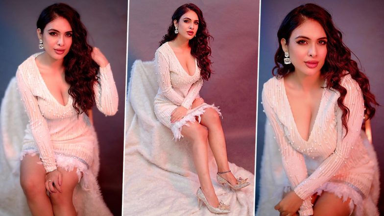 Neha Malik Hot Photos: हॉट एक्ट्रेस नेहा मलिक ने कराया सेक्सी फोटोशूट, इंटरनेट पर मचाई सनसनी