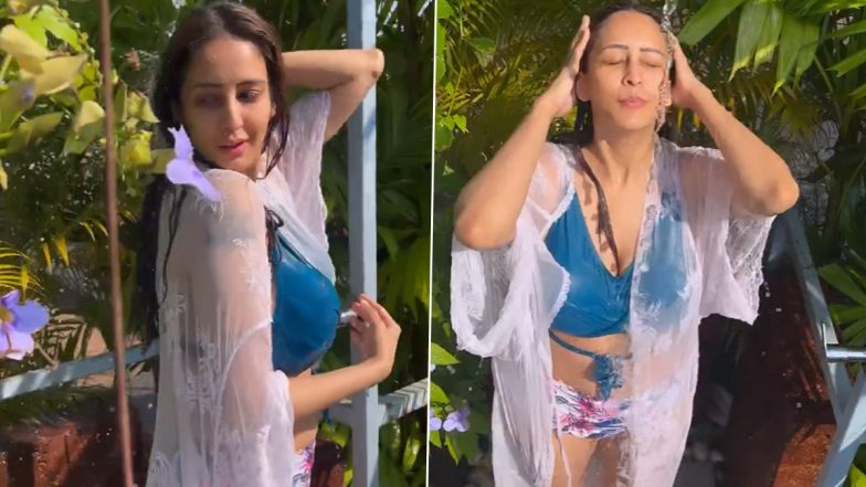 Chahat Khanna ने सिजलिंग बिकनी में खुले आसमान के नीचे शॉवर का उठाया लुत्फ, एक्ट्रेस की हॉटनेस ने बढ़ाया सोशल मीडिया का पारा (Watch Video)