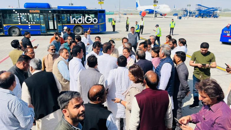 Pawan Khera Stopped From Boarding Plane: कांग्रेस प्रवक्ता पवन खेड़ा को दिल्ली पुलिस ने फ्लाइट में सवार होने से रोका